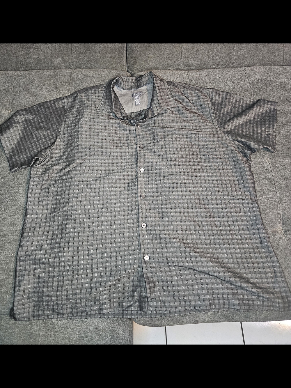 Men's Short-Sleeve Button-Up Shirt in Gray Plaid Van Heusen